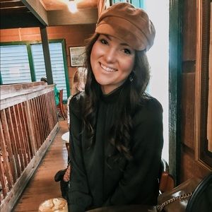 Meet your Posher, Hannah